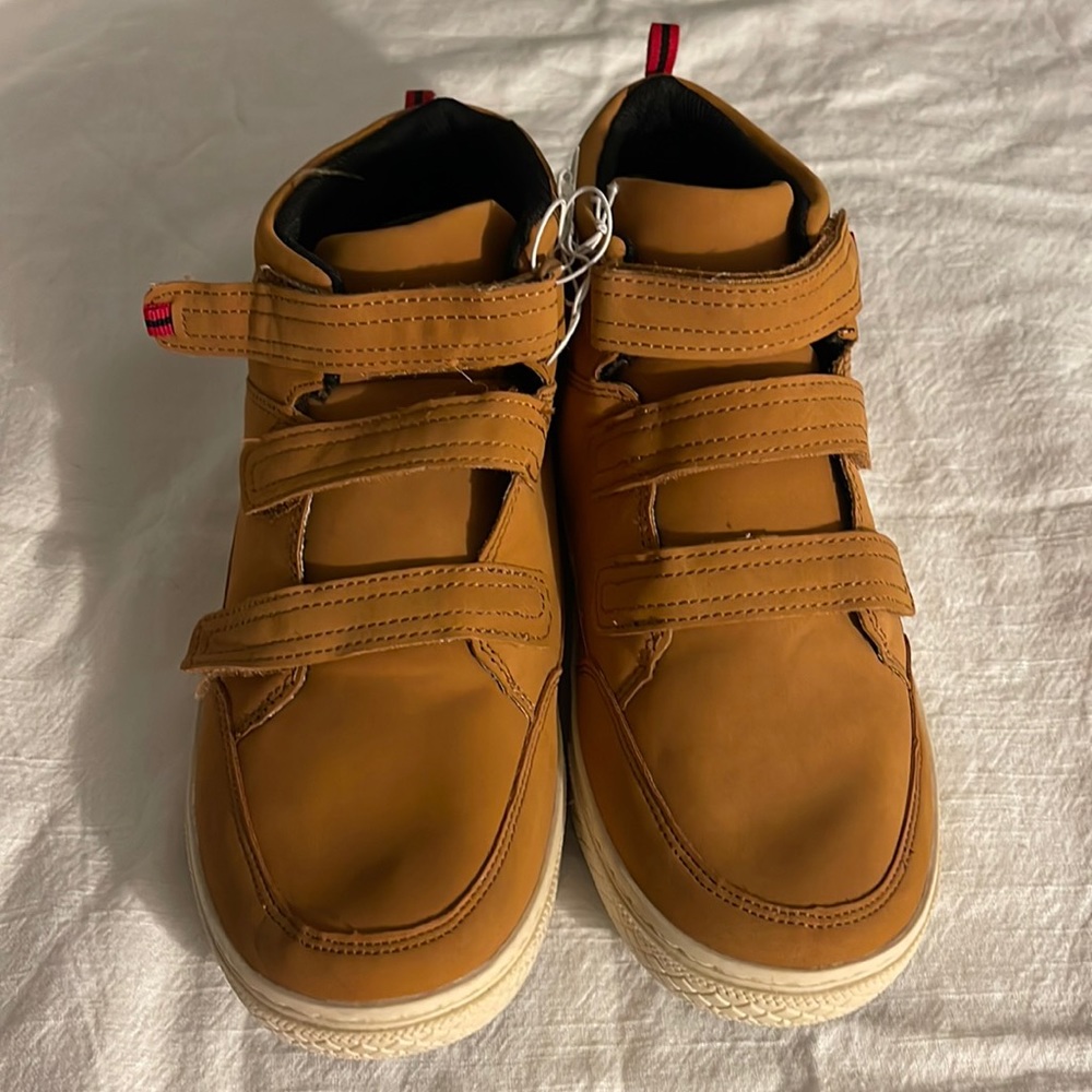 Cat and jack Arnold high top sneakers size 6 NWT